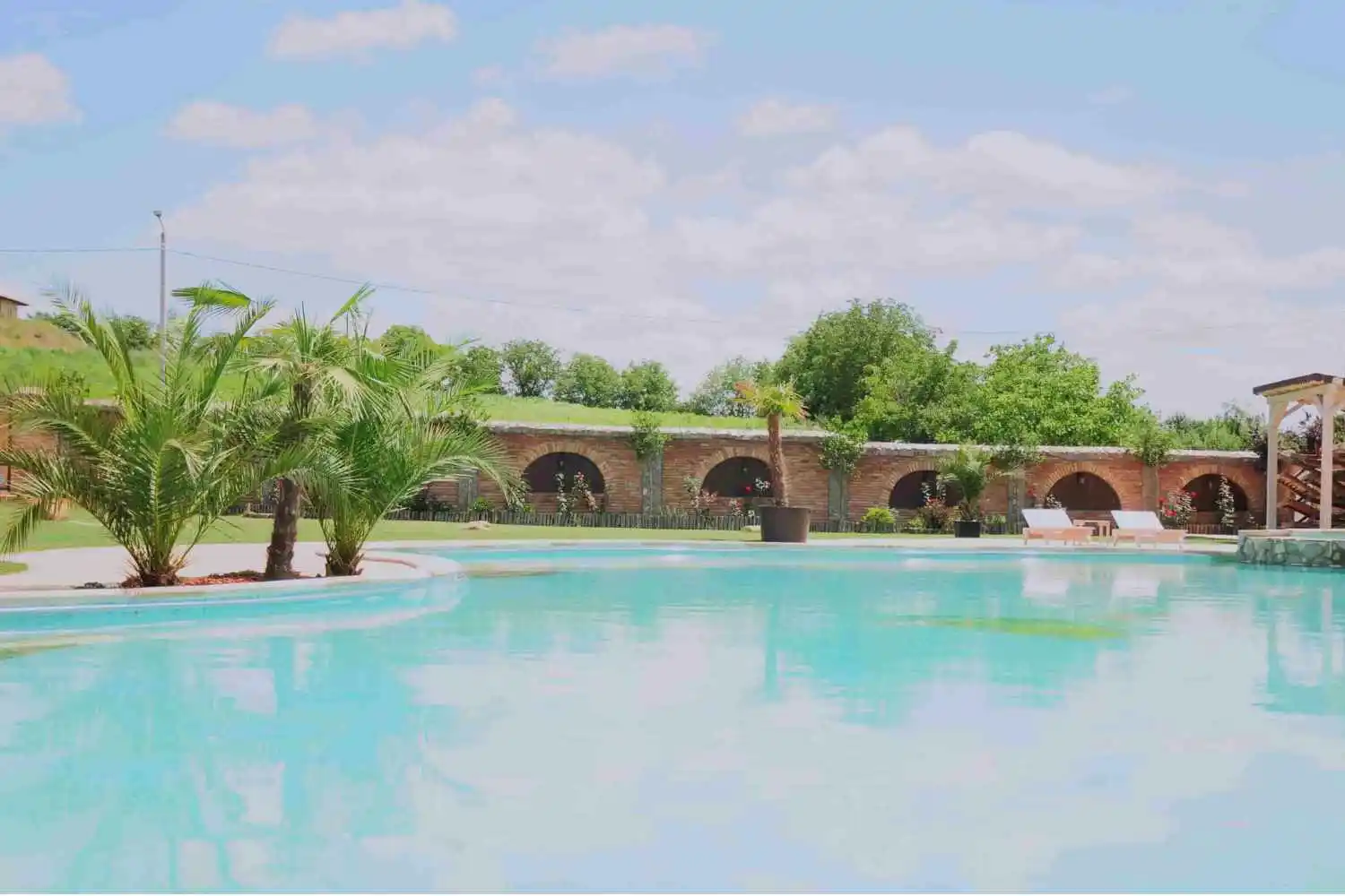 Exterior Hotel cu Piscina